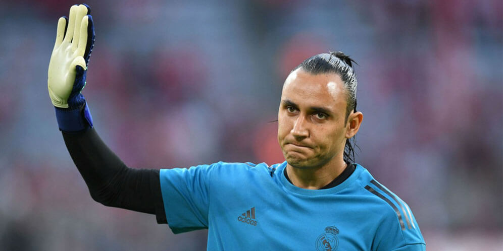 Kenapa Keylor Navas Selalu Berlutut di Bawah Gawang Sebelum Bertanding? thumbnail